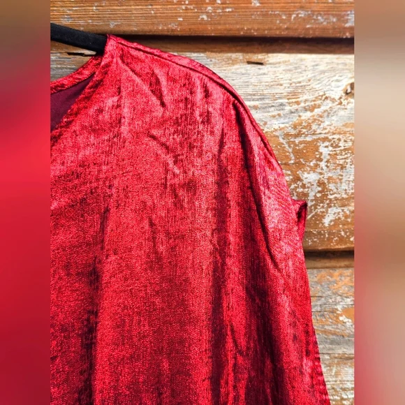 Chances R Lightweight Silky Sleeveless Flowy Metallic Red Christmas Top Blouse - Picture 4 of 7